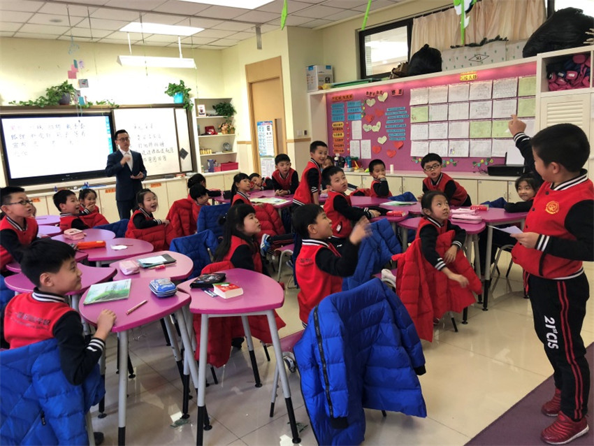 图6 小学具的使用与活跃的课堂.jpg